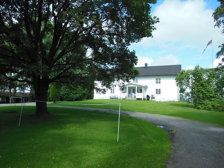 Main building of
              Nokleby