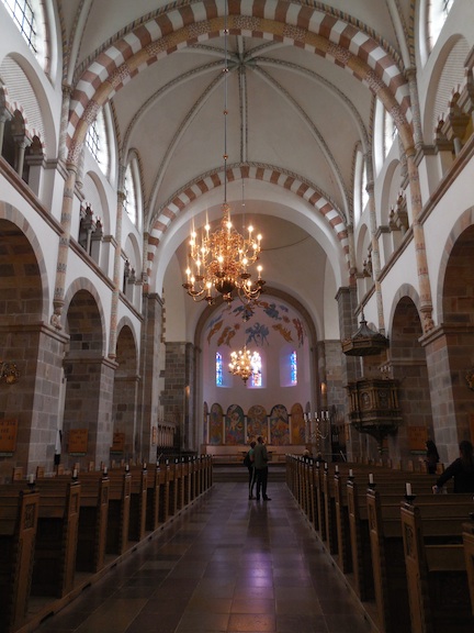 ribe interior w/ altar