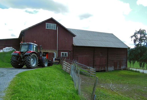 Krabol farm main barn