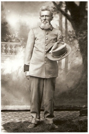 Jesse Jones
              Confederate uniform
